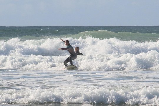 Riding Waves and Making Memories: A Group Surf Lesson to Remember — billede 5