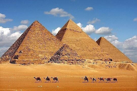Day tour to Pyramids and Sphinx plus entry to the Great Pyramid — photograph 2