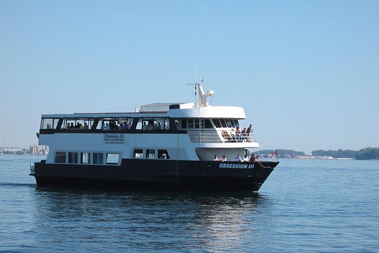 Toronto Obsession III Dinner Cruise — photograph 2
