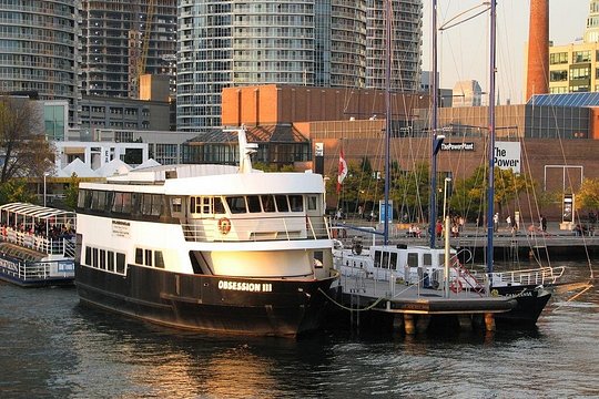 Toronto Obsession III Dinner Cruise — photograph 4