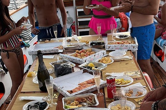 Sunset aperitif on a boat in Scilla — photograph 3