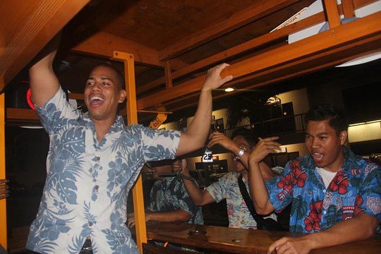 Kaka'ako Bar Tour — صورة 5