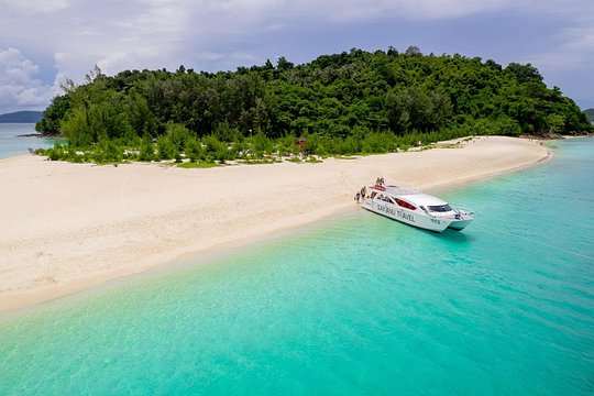 Phi Phi & Bamboo Island Full Day Tour by Premium Speed-Catamaran — photograph 4