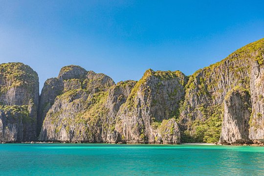Phi Phi & Bamboo Island Full Day Tour by Premium Speed-Catamaran — photograph 5