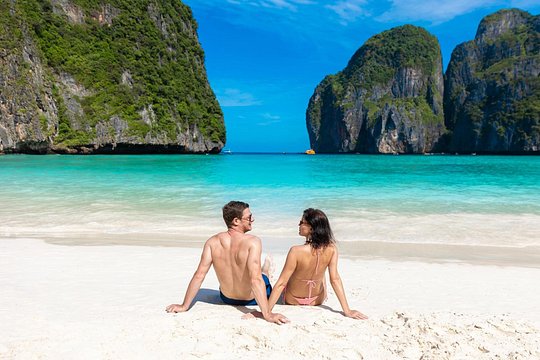 Phi Phi & Bamboo Island Full Day Tour by Premium Speed-Catamaran — photograph 3