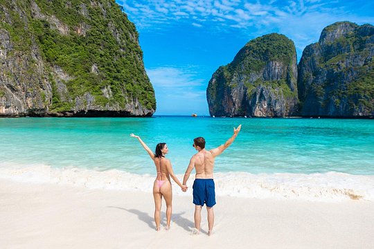 Phi Phi & Bamboo Island Full Day Tour by Premium Speed-Catamaran — photograph 2