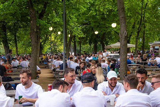 Sunny Beer garden tour — photograph 2