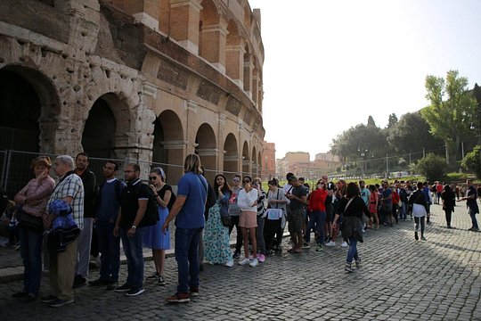 Colosseum Private Walking Tour — photograph 4