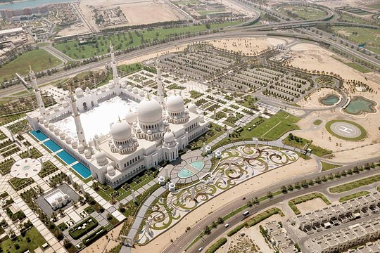 Private Abu Dhabi sightseeing with Sheikh Zayed Grand mosque — photograph 3