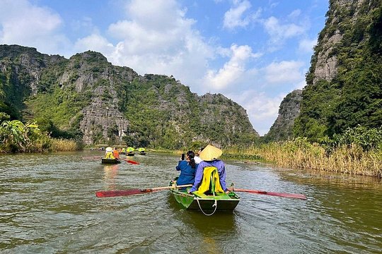 Day Trip from Hanoi: Explore Hoa Lu Temples & Tam Coc Boat Tour — billede 5