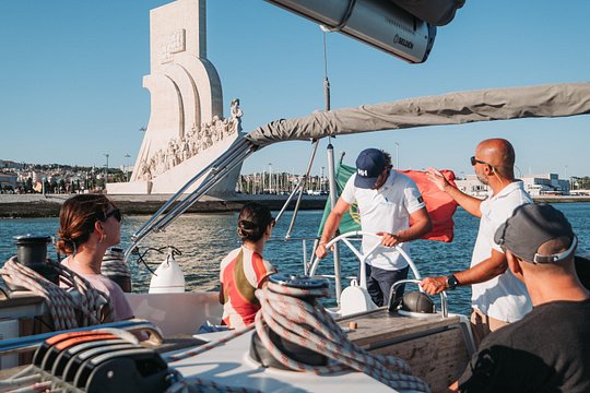 Lisbon Small Group 2h Sunset Sailing- Live Commentary & a Drink — Foto 4