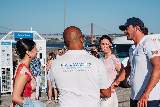 Lisbon Small Group 2h Sunset Sailing- Live Commentary & a Drink — Foto 3