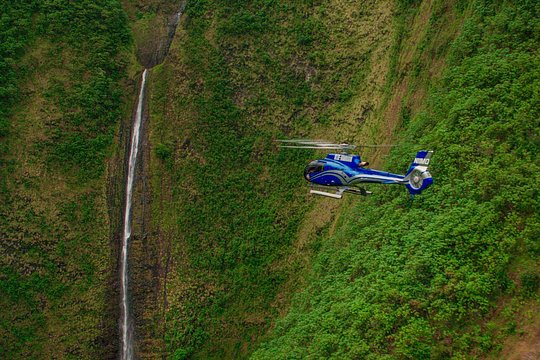 Hilo Waterfalls Experience Helicopter Tour — photograph 4