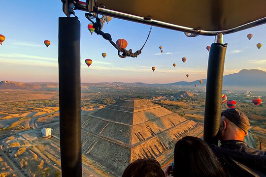 Volo in mongolfiera con colazione a buffet e trasporto — foto 2