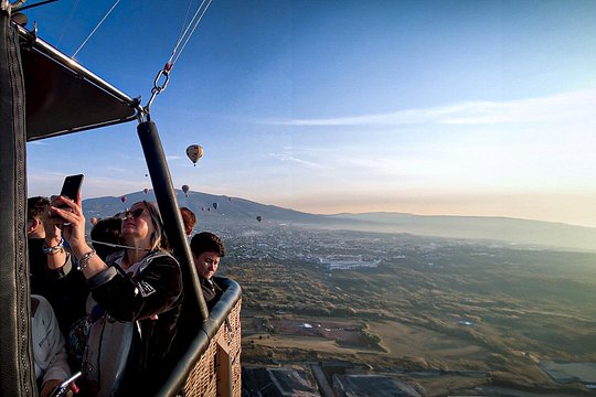 Volo in mongolfiera con colazione a buffet e trasporto — foto 4