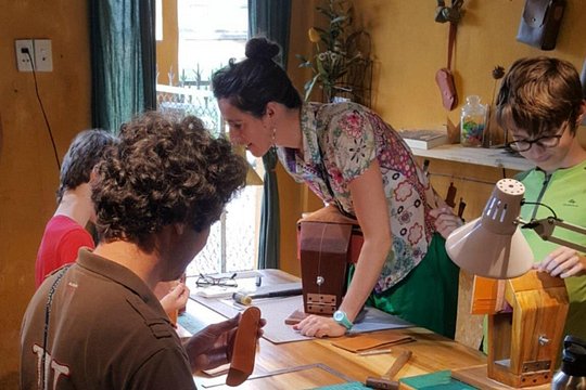 Experience Handmade Leather Crafts Workshop Starter Course Hoi An — billede 3