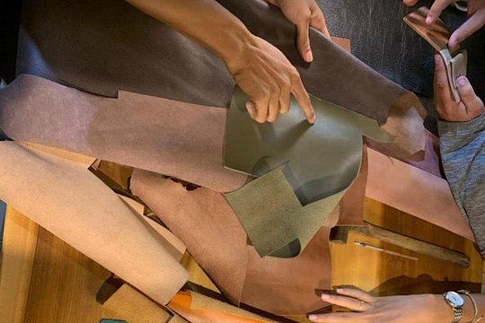 Experience Handmade Leather Crafts Workshop Starter Course Hoi An — billede 4