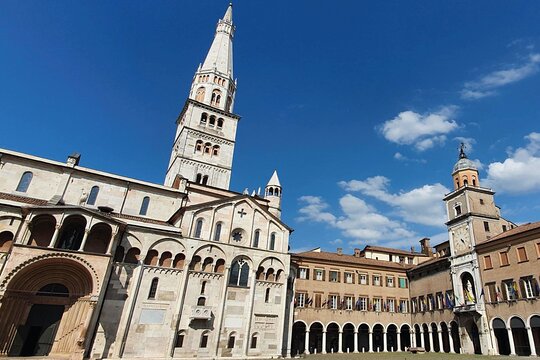 Modena Walking Tour with Audio and Written Guide by a Local — photograph 2
