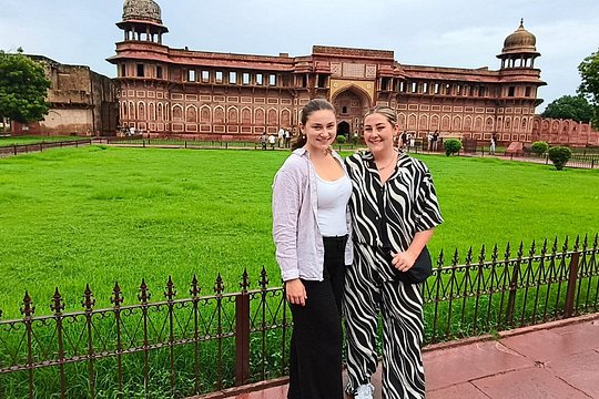 Same day Taj Mahal Tour with Lunch From Delhi — photograph 2
