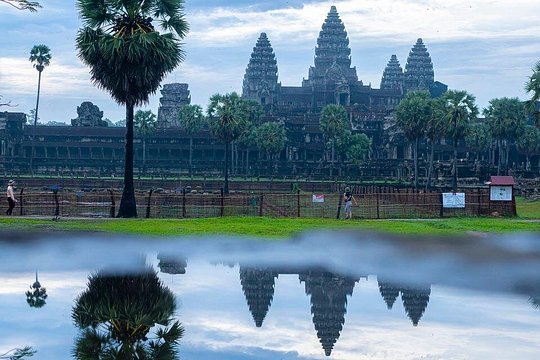 Angkor Sunrise Private Day Tours — photograph 2