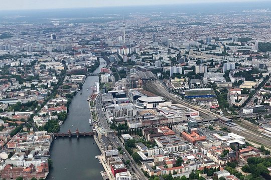 Private Sightseeing Flight around Berlin — 写真2