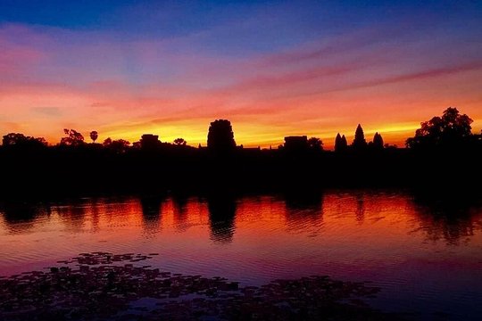 Explore Angkor Sunrise Spectacle a Full Day Temples Tour — photograph 4