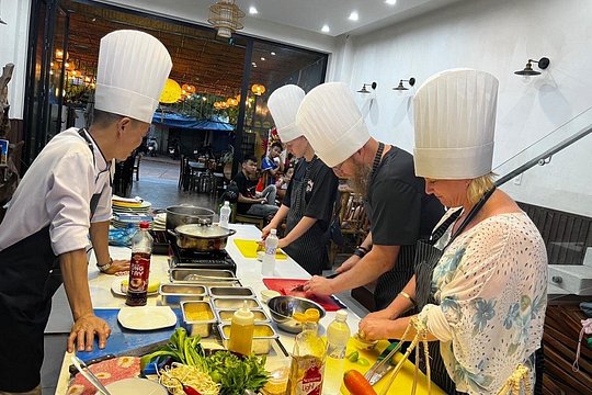 Hoi An Authentic Cooking Class with Pro Chef in Small group — photograph 3