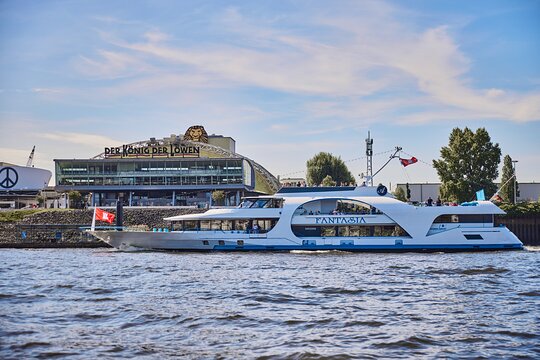 Hamburg: 2-hour harbor cruise — photograph 5