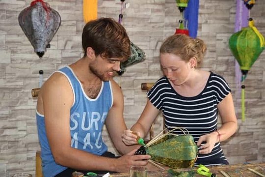 Experience Vietnamese Foldable Lantern Making Class — foto 2