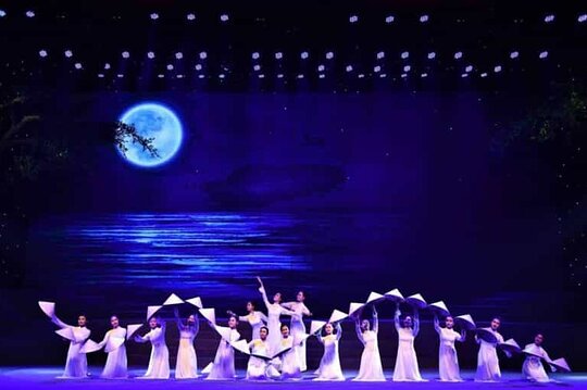 Exploring Beautiful Charming Da Nang Show Ticket — photograph 3