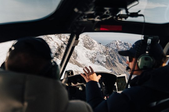 Mount Cook Alpine Explorer Helicopter Flight with Alpine Landing — photograph 4
