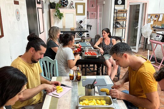 Evening Spanish Tapas Cooking Class with Live Guitar Music — photograph 4