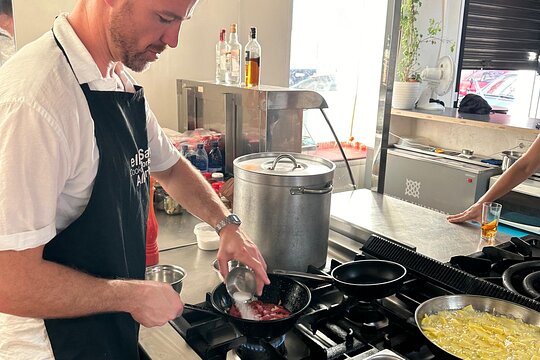 Evening Spanish Tapas Cooking Class with Live Guitar Music — photograph 5