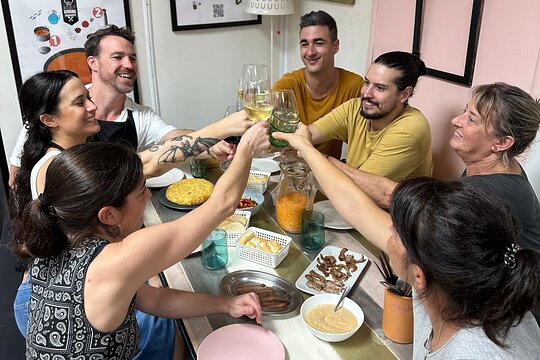 Evening Spanish Tapas Cooking Class with Live Guitar Music — photograph 3