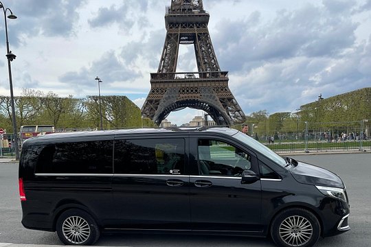 Transport in Mini Van Paris — photograph 2