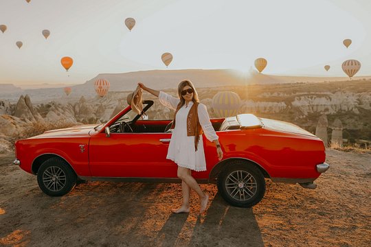 Private Classic Car Sunrise Balloon Chasing Experience — photograph 4
