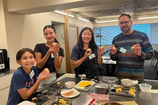 Making a bento box with cute character look in Japan — photograph 5