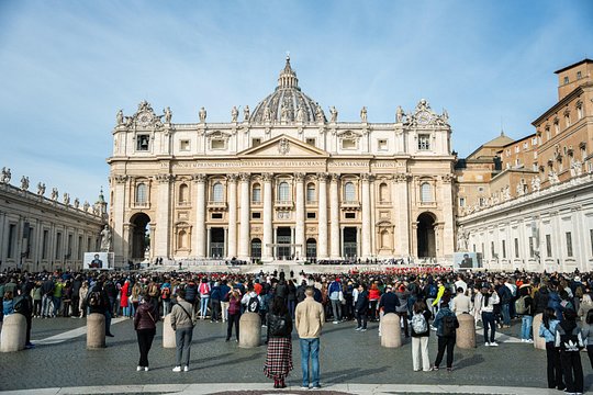 Papal Audience Experience in Rome — photograph 3