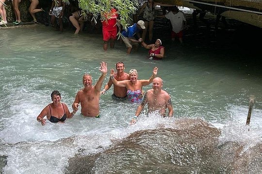 Private Dunns River Falls day trip with Entry Fee (ᵔᵕᵔ) — foto 5