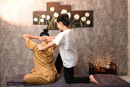 Experience Asian Style Full Body Massage Therapy — photograph 4