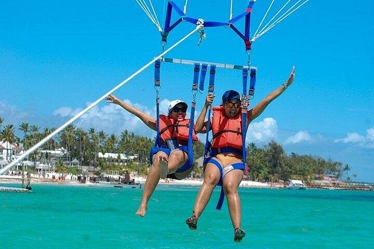 Sky High Thrills Parasailing Experience — photograph 2