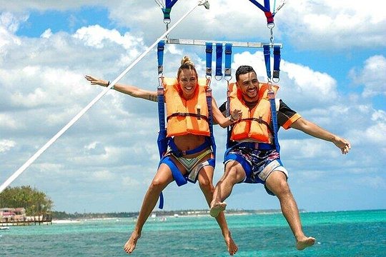 Sky High Thrills Parasailing Experience — photograph 4