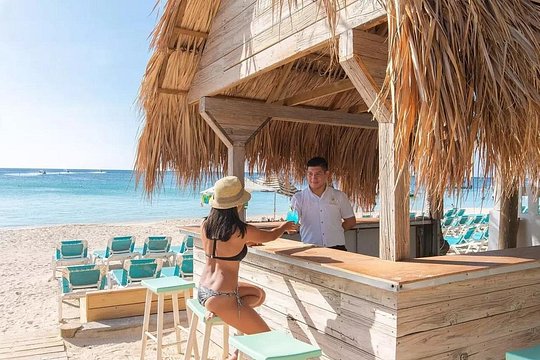 Luxury Beach Escape at San Simon – Excursion Day in Roatan — photograph 3