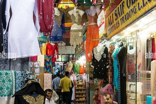 Dubai Cheapest Abaya Market — photograph 3