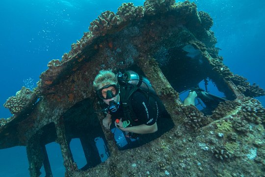Certified Diver: 2-Tank Deep Wreck and Shallow Reef Dive Off Oahu — photograph 3