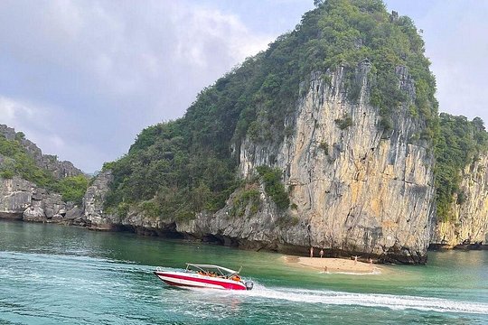 2-Hour Private Canoe Tour: Explore Lan Ha Bay from Halong City — photograph 4