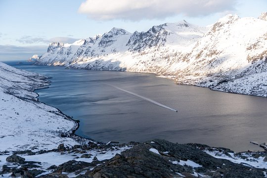 Small Group Snowshoe Hike in Tromso — photograph 2