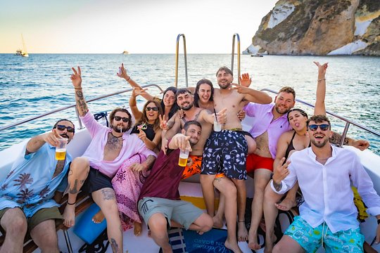 Aperitif on a boat at sunset — photograph 3