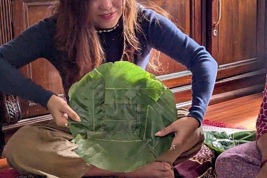 Traditional Leaf Plate Making Workshop in Kathmandu — photograph 4