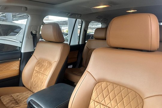 Dubai Private land Cruiser with Driver — photograph 5